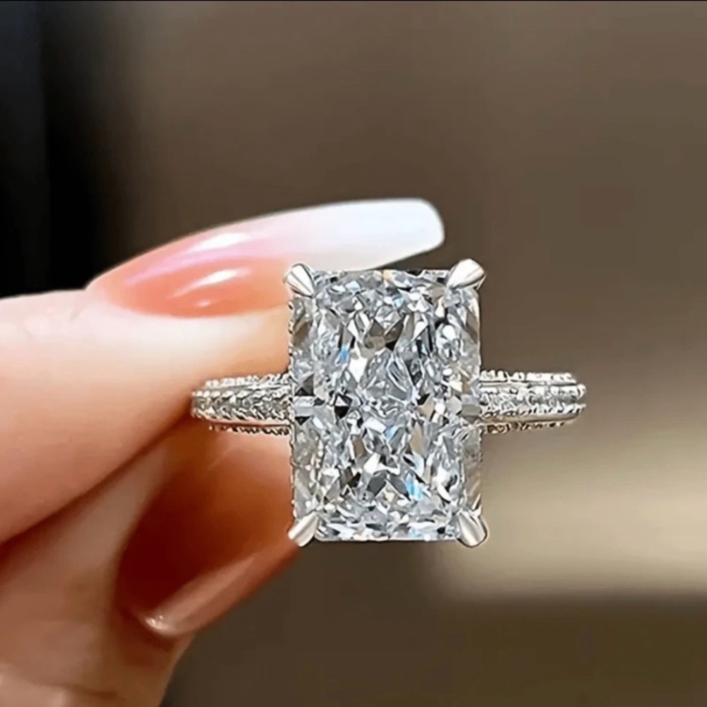 NWT Elegant Promise Silver Plated Zirconia in Emerald Cut Ring